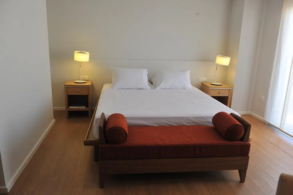 E-Hotel Larnaca Resort & Spa Perivolia 4*,